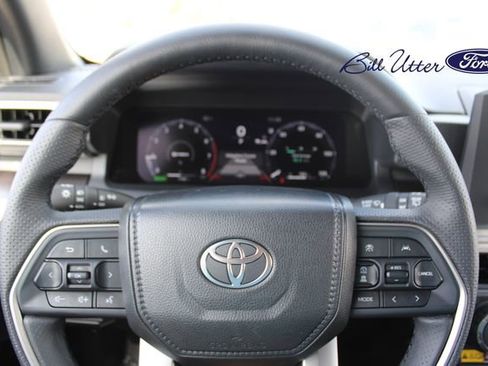 Used 2025 Toyota 4Runner TRD Off-Road image 23