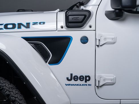 Used 2023 Jeep Wrangler Unlimited Rubicon 4xe AWD/4WD image 4