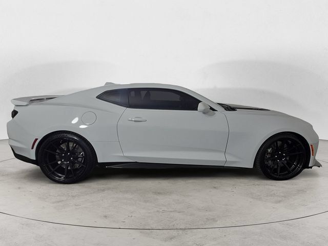 Used 2022 Chevrolet Camaro ZL1 RWD image 4