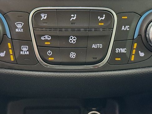 Used 2020 Chevrolet Equinox LT w/ Driver Convenience Package image 20