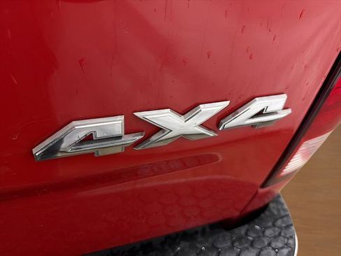 Used 2021 RAM 1500 Classic SLT image 8