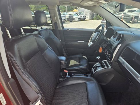Used 2017 Jeep Compass Latitude AWD/4WD image 27