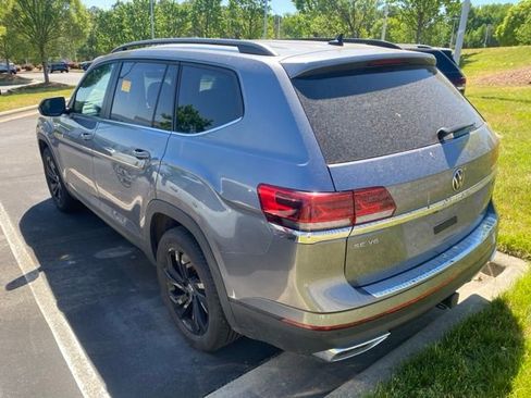 Used 2023 Volkswagen Atlas SE w/ Black Wheel Package image 3