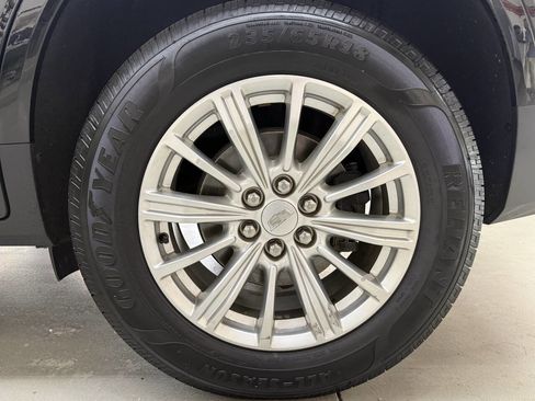 Used 2018 Cadillac XT5 FWD image 27