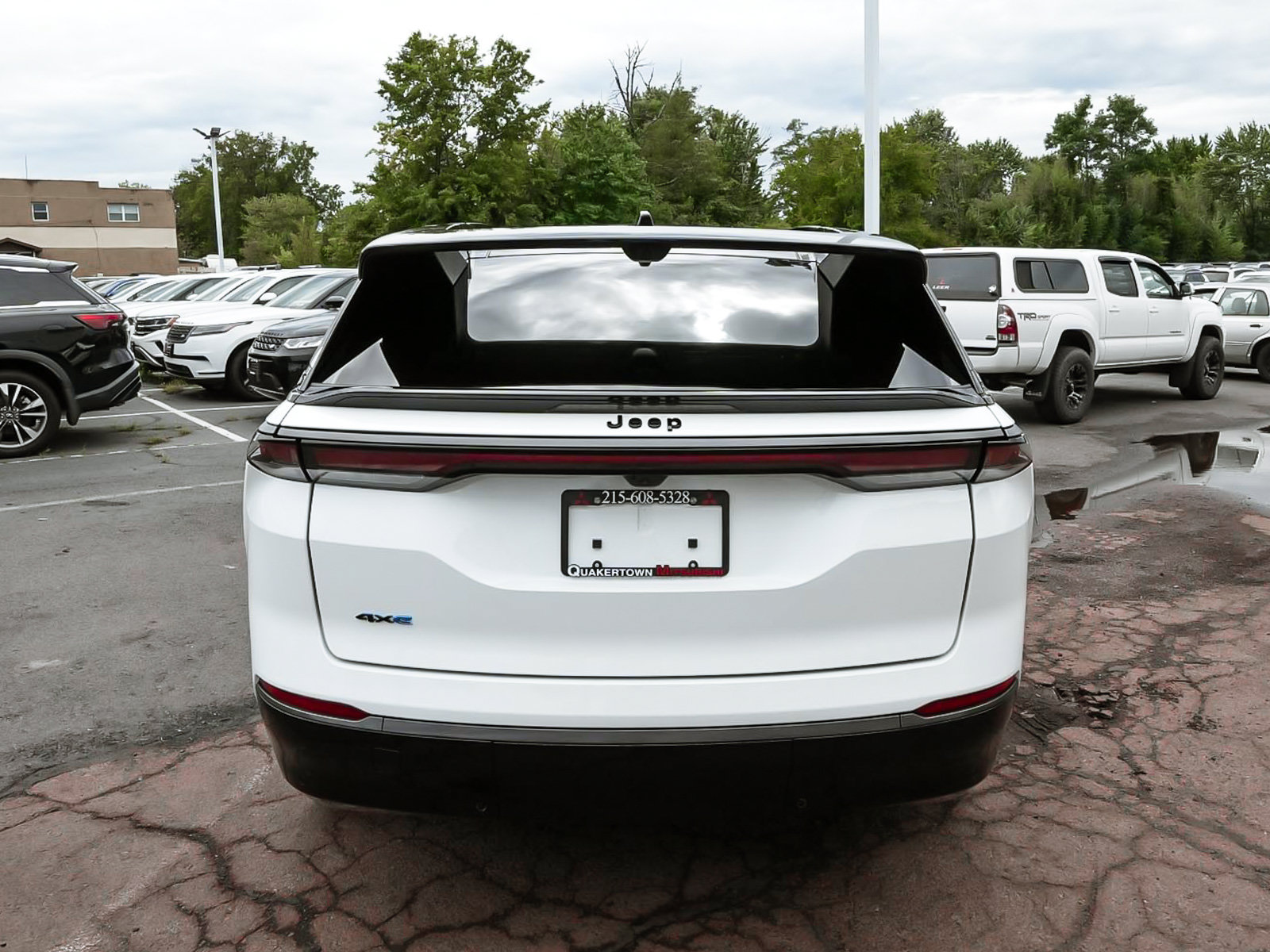 Used 2024 Jeep Wagoneer Launch Edition AWD/4WD image 5
