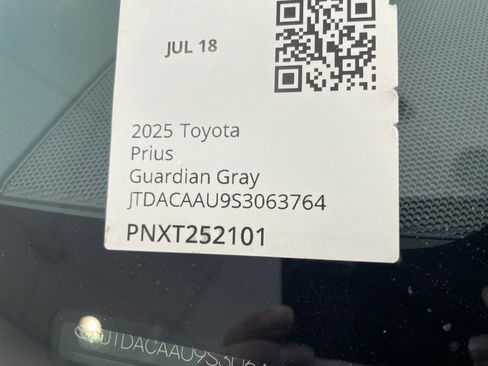 Certified 2025 Toyota Prius XLE image 25