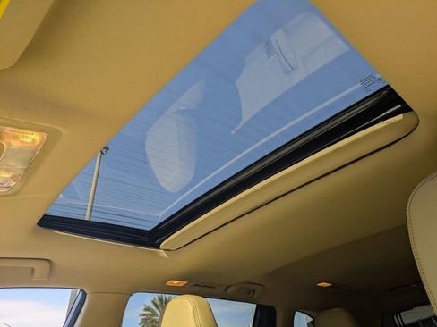 Used 2017 Toyota Highlander Limited image 24