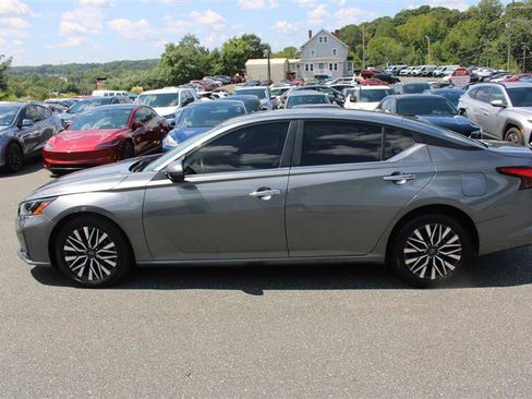 Used 2023 Nissan Altima 2.5 SV FWD image 4