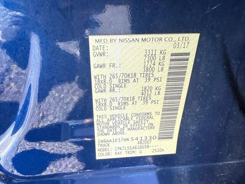 Used 2017 Nissan Titan SV image 14