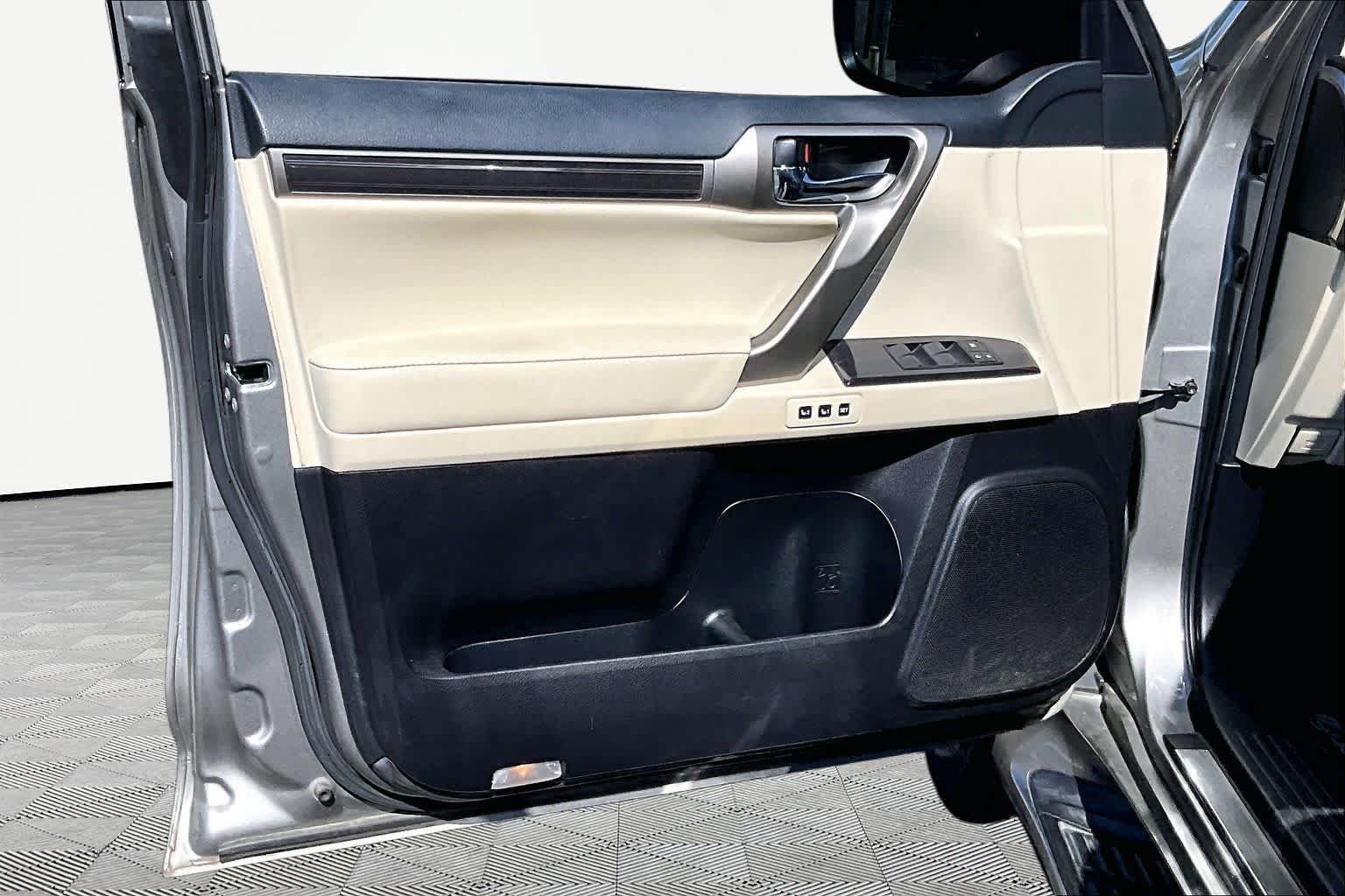 Used 2020 Lexus GX 460 Premium w/ Premium Package AWD/4WD image 21