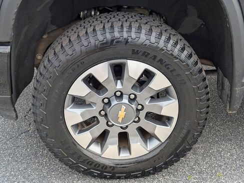 Used 2024 Chevrolet Silverado 2500 Custom w/ Custom Value Package AWD/4WD image 13