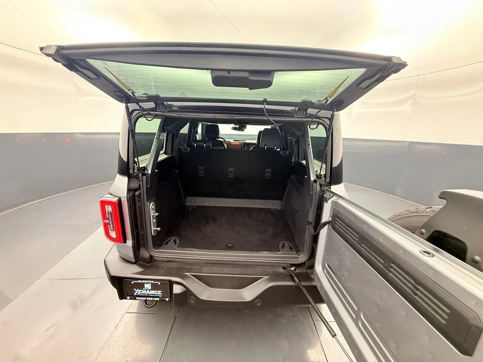 Used 2024 Ford Bronco Outer Banks AWD/4WD image 25