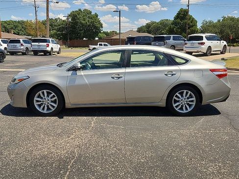 Used 2015 Toyota Avalon XLE FWD image 2