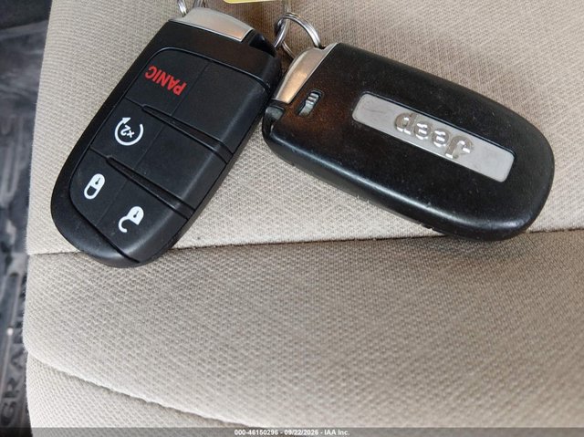 Used 2018 Jeep Grand Cherokee Laredo AWD/4WD image 9
