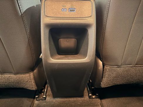 Used 2025 Chevrolet Trax LT FWD image 29