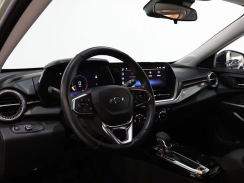 Used 2024 Chevrolet Trax ACTIV w/ Sunroof Package FWD image 17