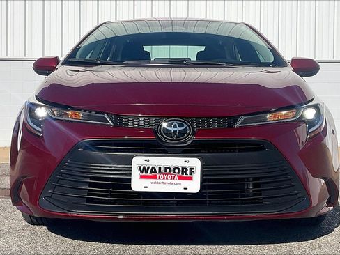 Used 2024 Toyota Corolla LE image 3