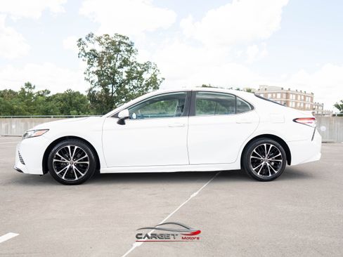 Used 2020 Toyota Camry SE image 4