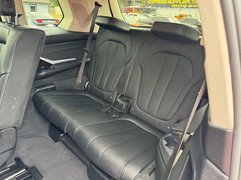 Used 2021 BMW X7 xDrive40i w/ Premium Package image 27