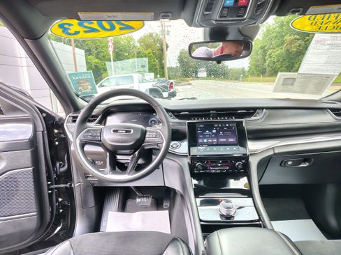 Certified 2023 Jeep Grand Cherokee Altitude image 25