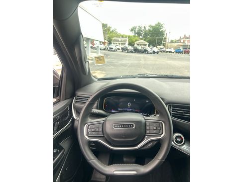 Used 2022 Jeep Wagoneer Series I w/ Convenience Group I AWD/4WD image 15