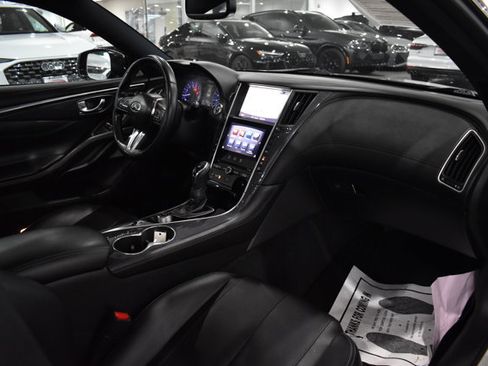 Used 2017 INFINITI Q60 Red Sport 400 image 33