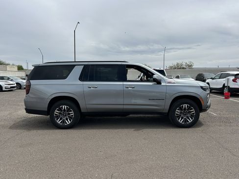 Used 2025 Chevrolet Suburban Z71 AWD/4WD image 5