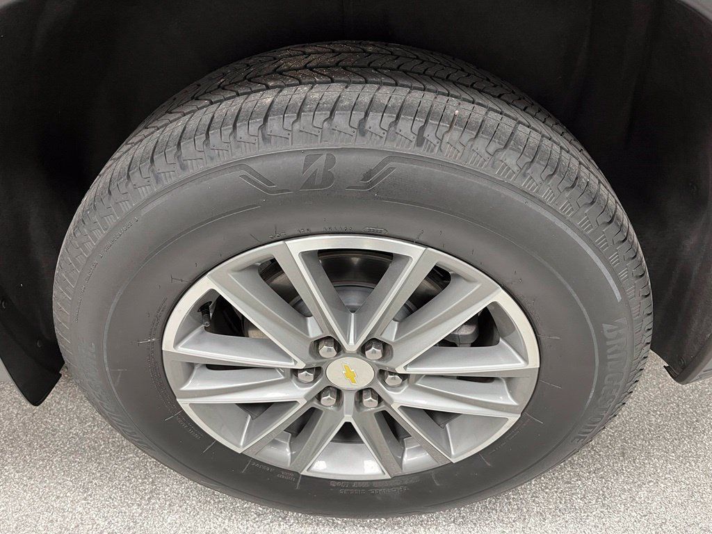 Used 2023 Chevrolet Traverse LT AWD/4WD image 16