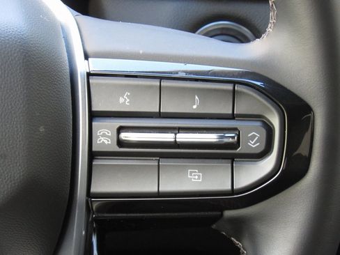 Used 2024 Chevrolet Colorado LT image 25