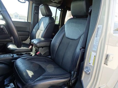 Used 2016 Jeep Wrangler Unlimited Sahara image 11