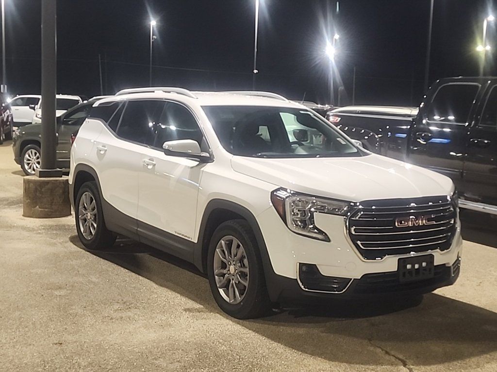 Used 2022 GMC Terrain SLT AWD/4WD image 2