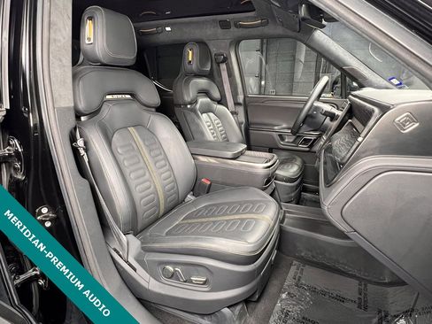 Used 2022 Rivian R1T Adventure image 4