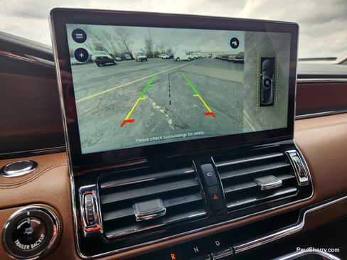 Used 2023 Lincoln Navigator Reserve image 3