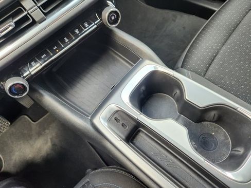 Used 2025 Chevrolet Equinox EV LT image 18