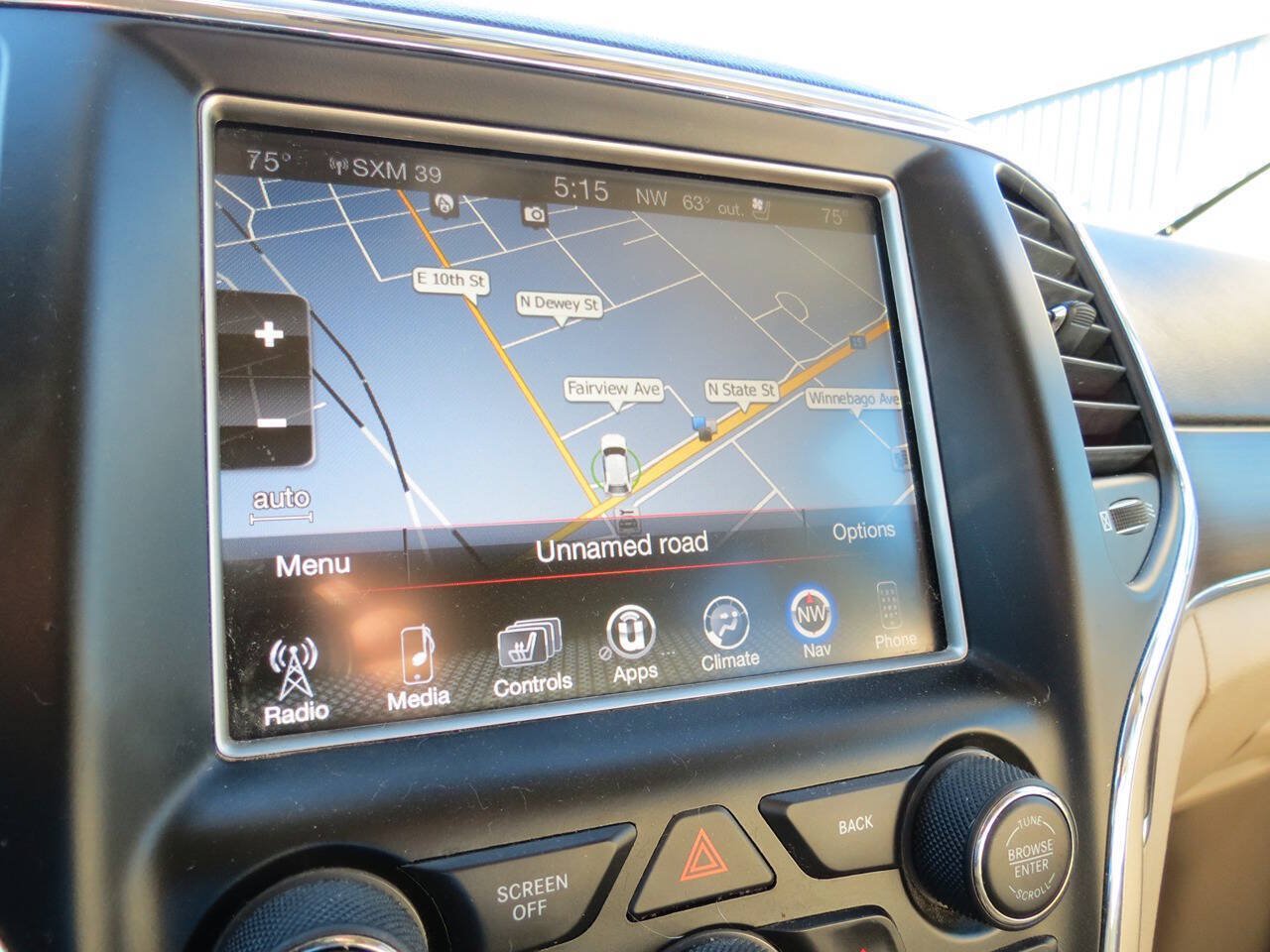 Used 2017 Jeep Grand Cherokee Overland AWD/4WD image 16