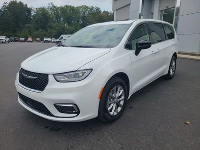 New 2026 Chrysler Pacifica Select