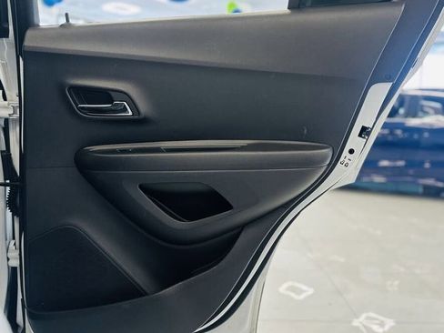 Used 2019 Chevrolet Trax LT w/ LT Convenience Package image 32