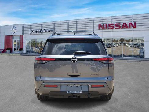 New 2026 Nissan Pathfinder Platinum w/ Accent Package FWD image 6