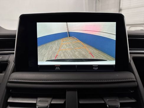 Used 2024 GMC Yukon XL SLE image 8