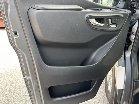 Used 2023 Mercedes-Benz Sprinter 2500 image 5