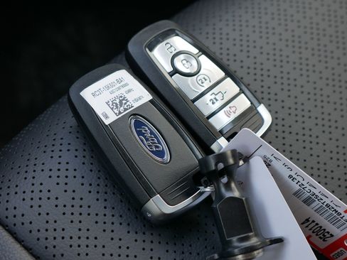 New 2025 Ford F250 Lariat w/ Lariat Ultimate Package image 43