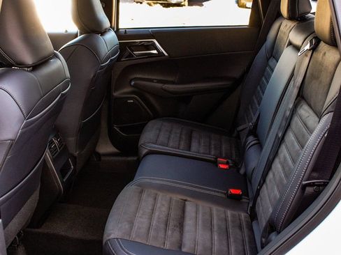 New 2026 Mitsubishi Outlander AWD image 34