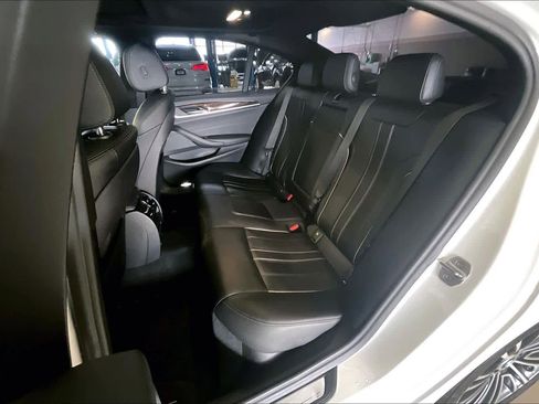 Used 2019 BMW 530i w/ Convenience Package RWD image 18