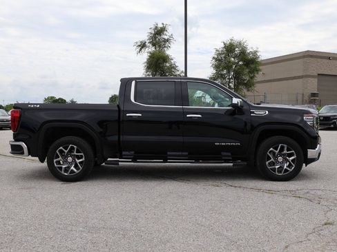 Used 2025 GMC Sierra 1500 SLT AWD/4WD image 7