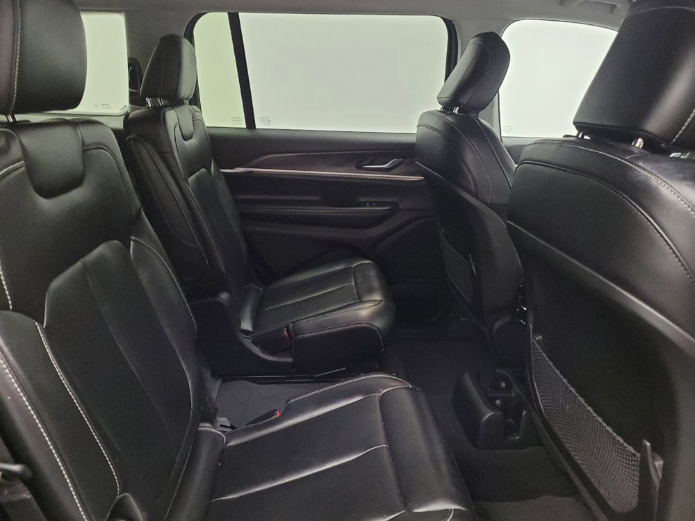 Used 2023 Jeep Grand Cherokee L Limited AWD/4WD image 19