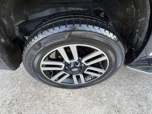 Used 2018 Toyota 4Runner Limited RWD image 13