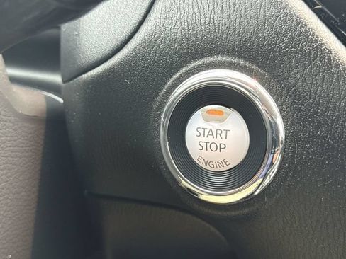 Used 2019 Nissan Pathfinder SV AWD/4WD image 16