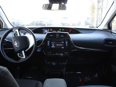 Used 2017 Toyota Prius Four FWD image 13