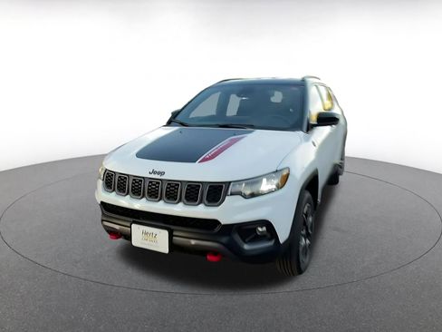Used 2025 Jeep Compass Trailhawk image 7