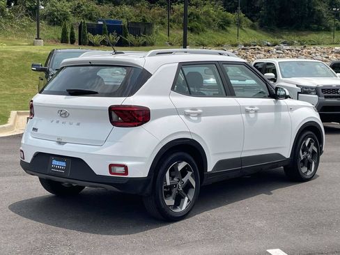 Certified 2025 Hyundai Venue SEL FWD image 3